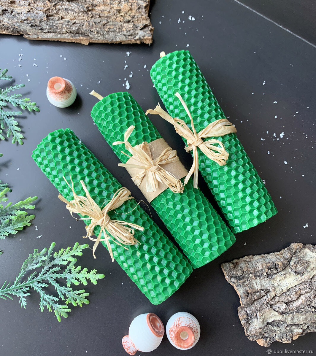 На фото: свеча из вощины, магазин Игорь и Ирина https://www.livemaster.ru/duoi