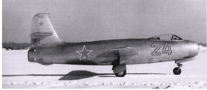 Первый прототип истребителя Як-19.
