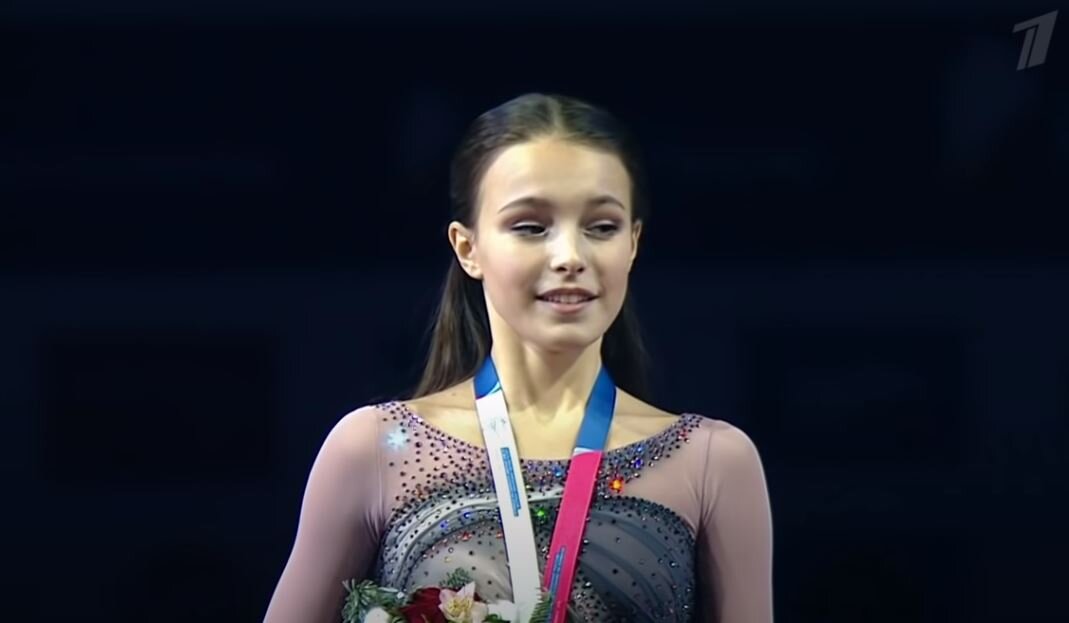 Анна Щербакова, чемпионка России 2021. Одна из главных надеж России на чемпионат мира. Источник фото: YouTube канал Первого канала.