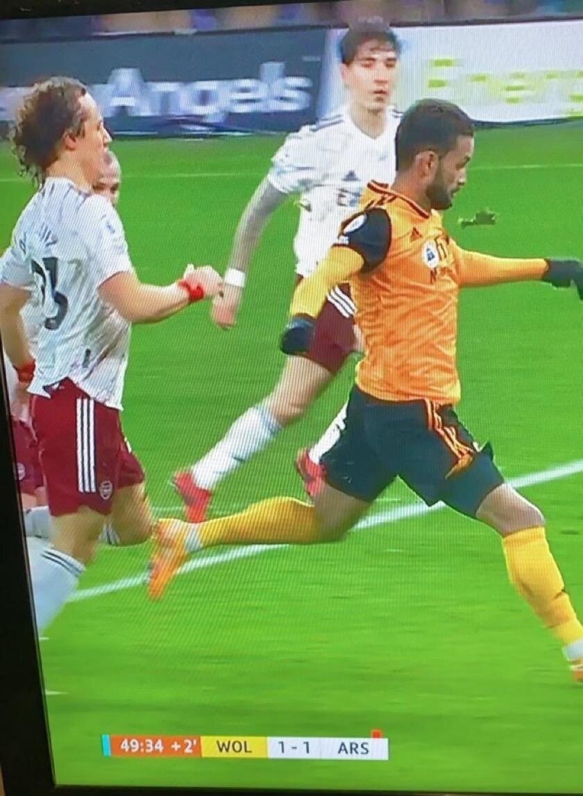 Момент с Давидом Луисом (фото.1)