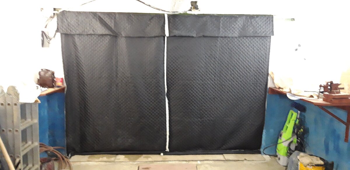 Шторка в гараже