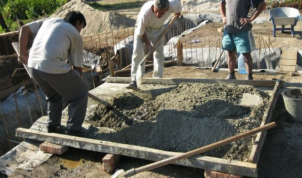 Как сделать бетон своими руками: пропорции, изготовление, замес, заливка