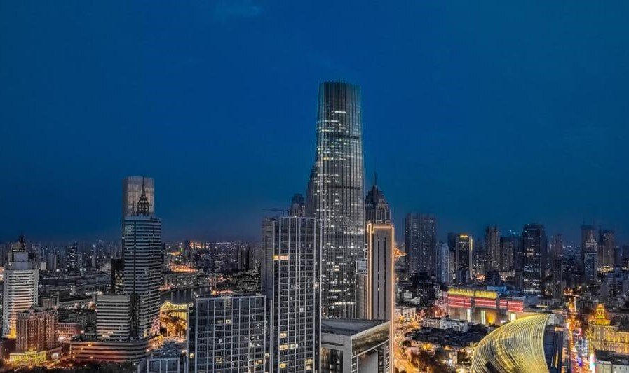 На смартфон можно сделать яркие кадры даже ночью...