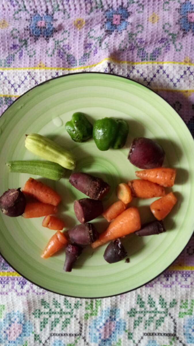 Кабачки,с мизинец, морковка, свёкла, перец с полпальчика