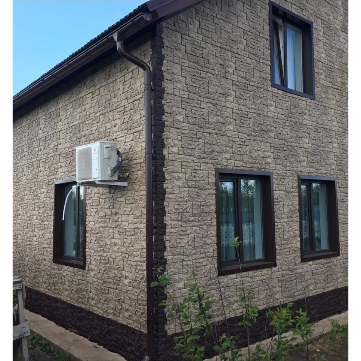 Цоколь и угы дикий камень коричневый