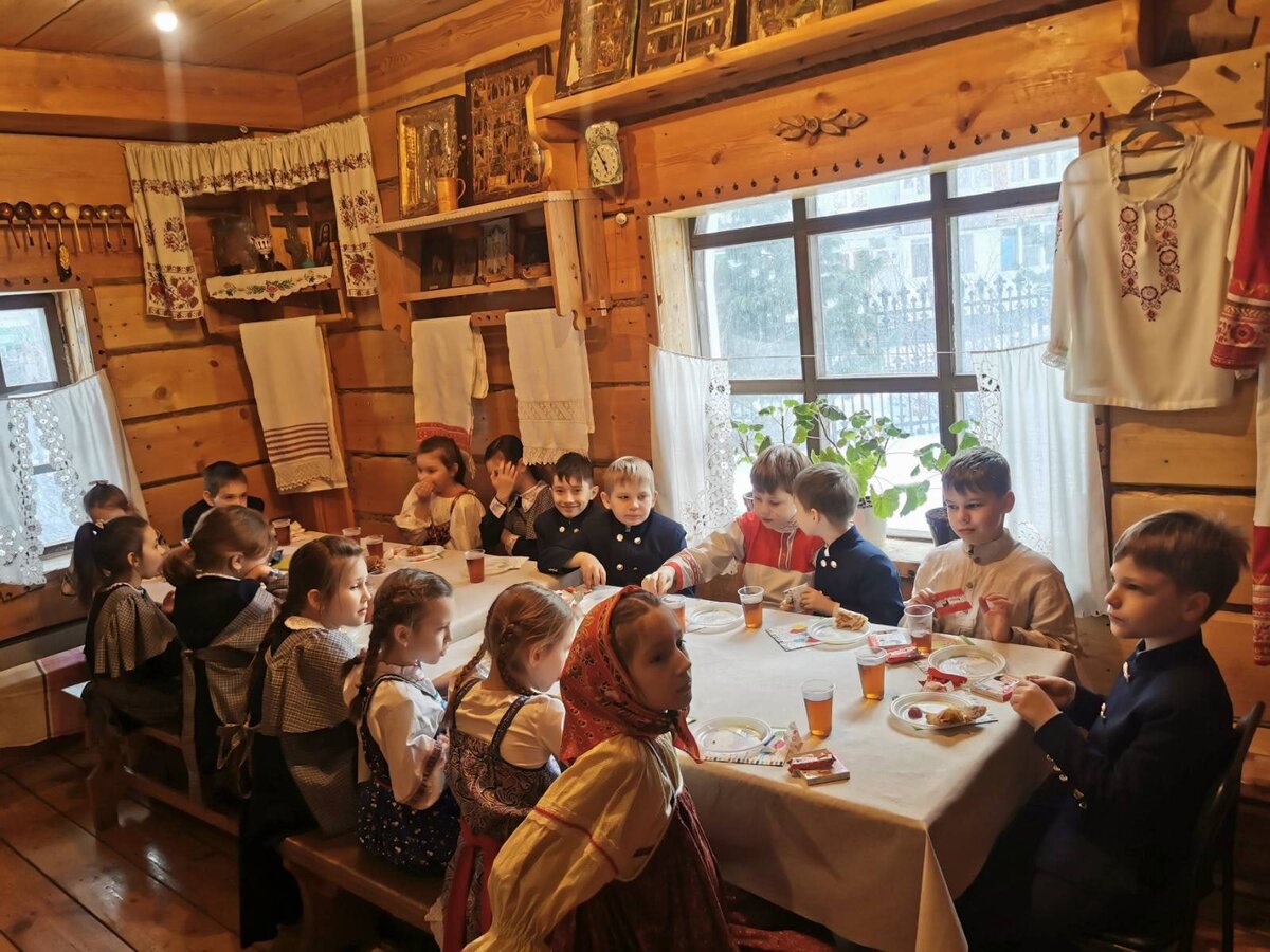 Посиделки в русской избе. В Рязанской области Масленица. Обед в Рыбном Рязанской области. Податавники в Рыбном Рязанской обл. Расписание служб Столпцы Старожиловского района Рязанской области.