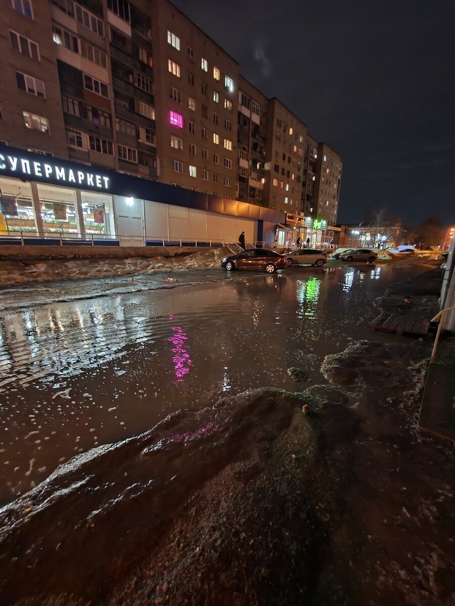1 или 2 года назад дорогу ремонтировали , но совершенно ничего не продумали  с тем, куда будет уходить вода весной и после обильных дождей!