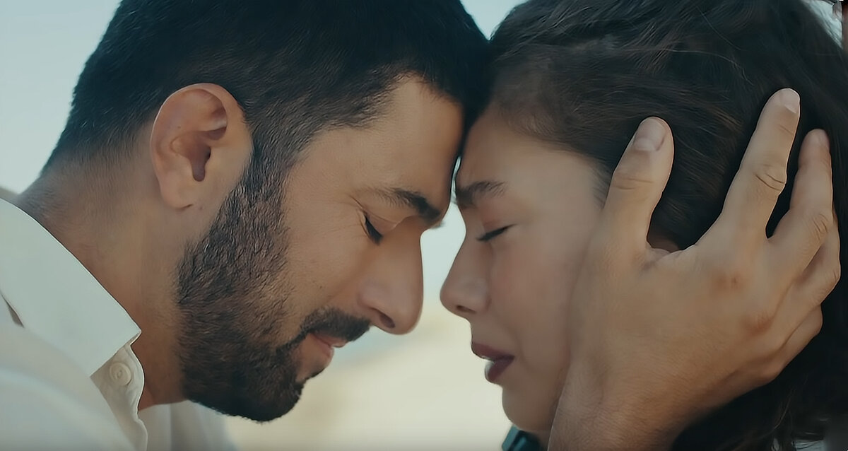 кадр из сериала "Дочь посла"