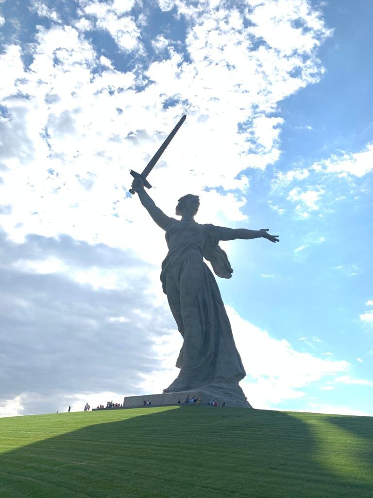 Атмосфера необычная Родина Мать