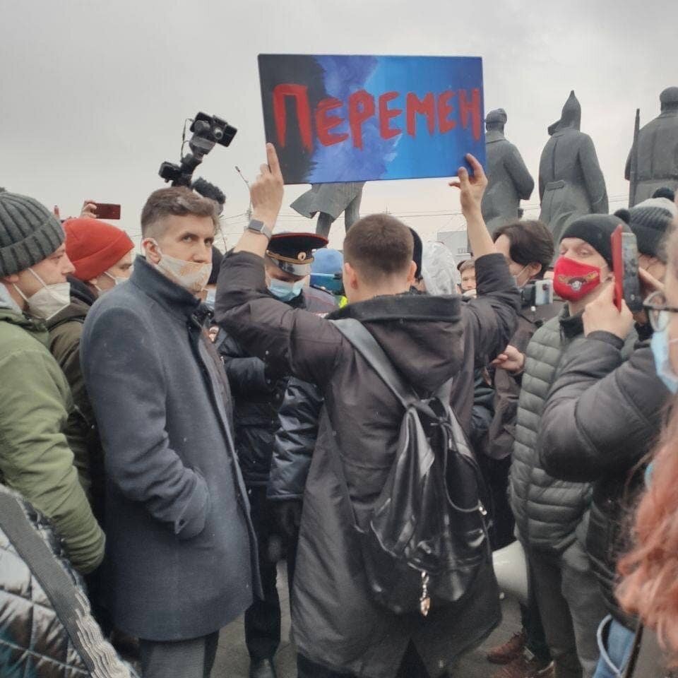 Митинг абакан. Митинг Волжский 2022 на площади Ленина. Митинг картинки. Протест на площади Ленина Новосибирск. Новосибирск пикеты на площади Ленина.