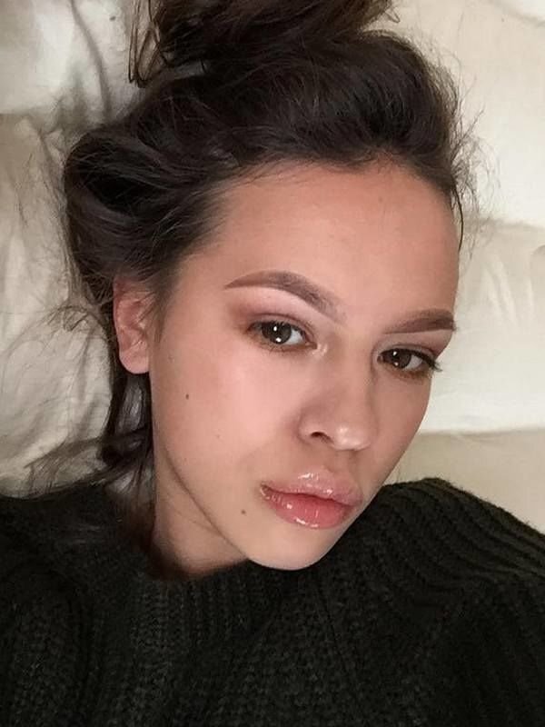 Улыбаться не удобно