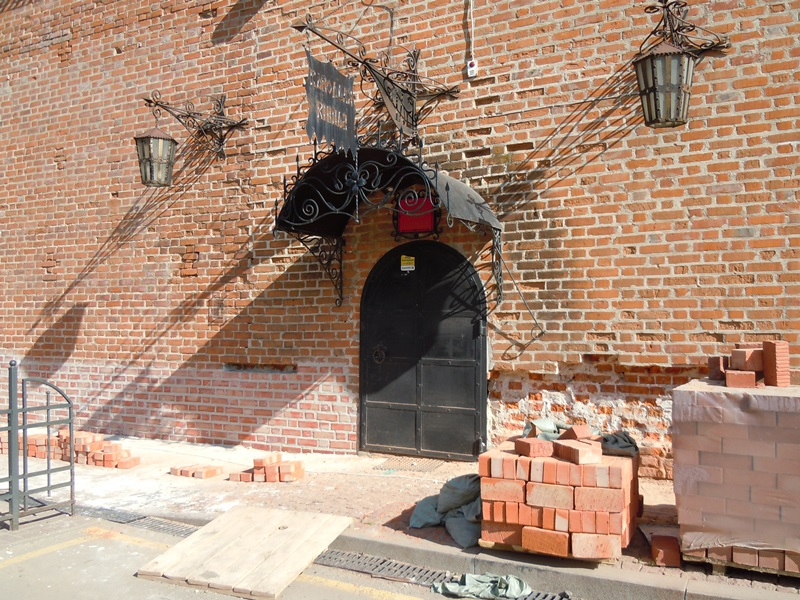 6 июня 2021 г. Мы продолжаем делать то, что мы уже много наделали (В. С. Черномырдин). Побывал в кремле и поснимал. Там территория закрыта и охрана не пускает.-40