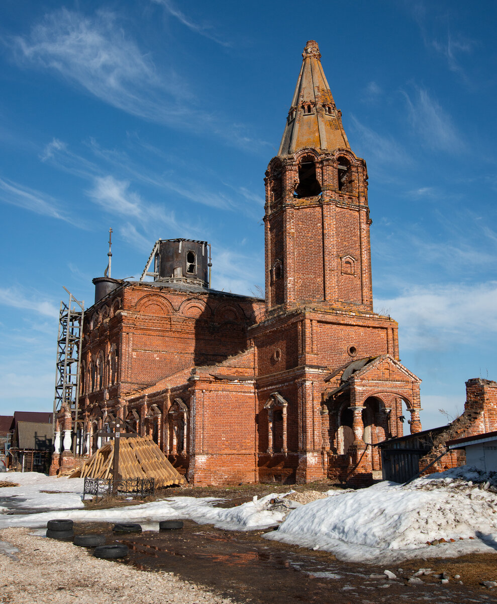 Церковь Жен-мироносиц в селе Линдо-Пустынь