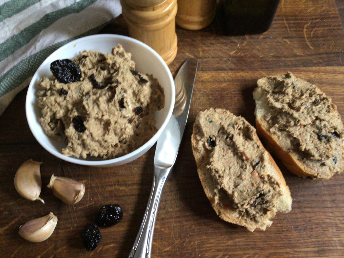 Паштет из куриной печени и сердечек