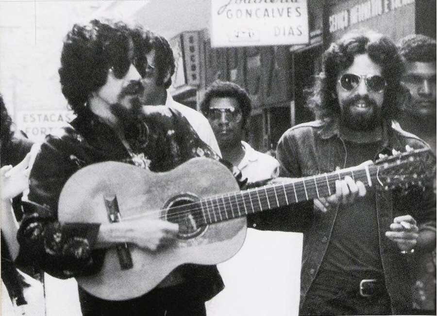 «Быть может, Бог и сотворил пустыню для того, чтобы человек улыбался деревьям».