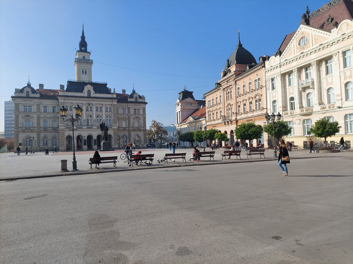 Центральная площадь Нови Сада.