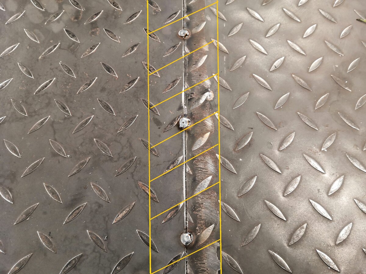 Заштрихованная зона показывает расположение профиля 100х50х3. Фото автора.

