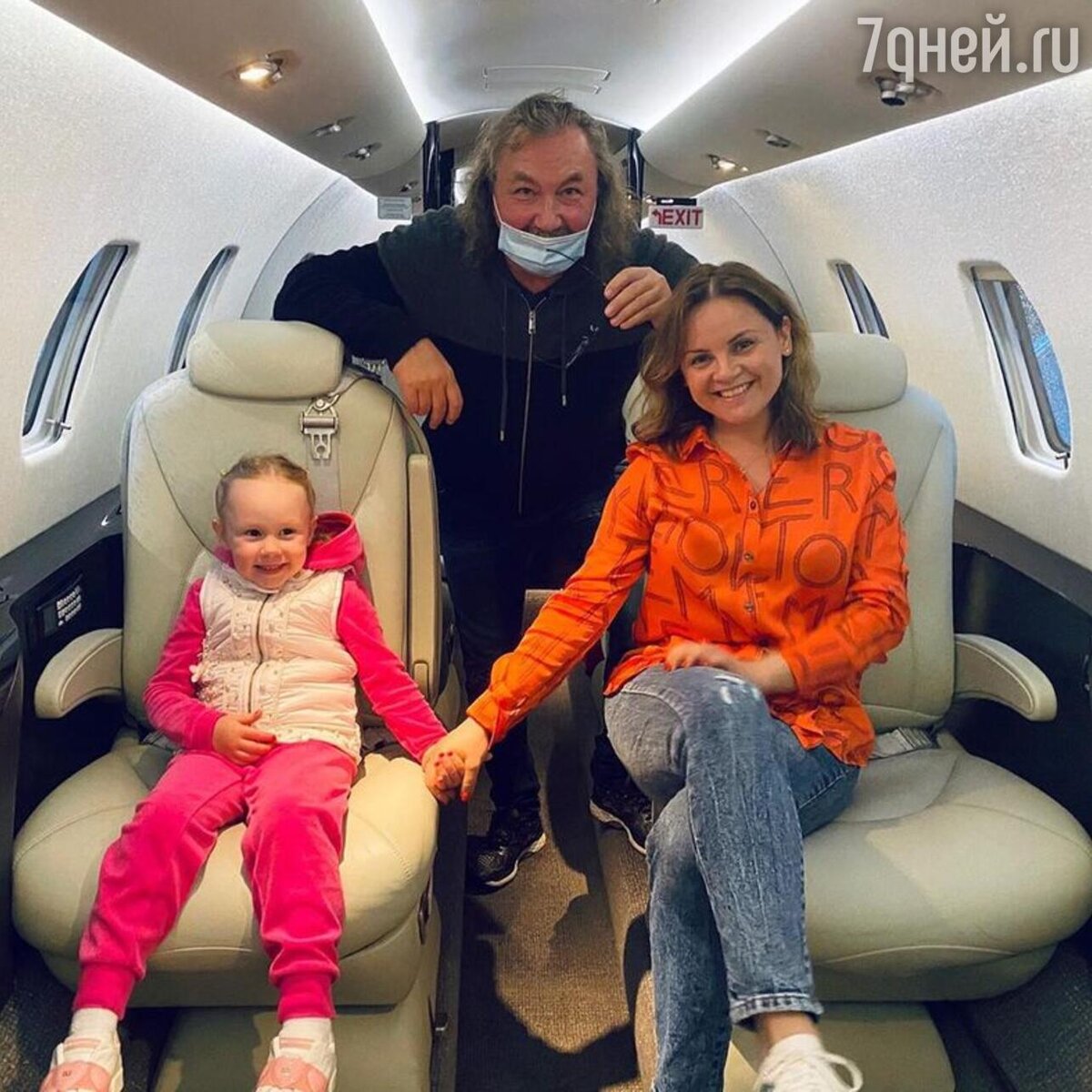    Игорь Николаев и Юлия Проскурякова с дочерью Вероникой Социальные сети