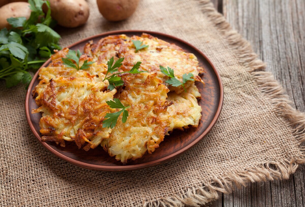 Драники с мясом в горшочках