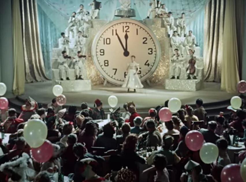 Кадр из фильма "Карнавальная ночь".