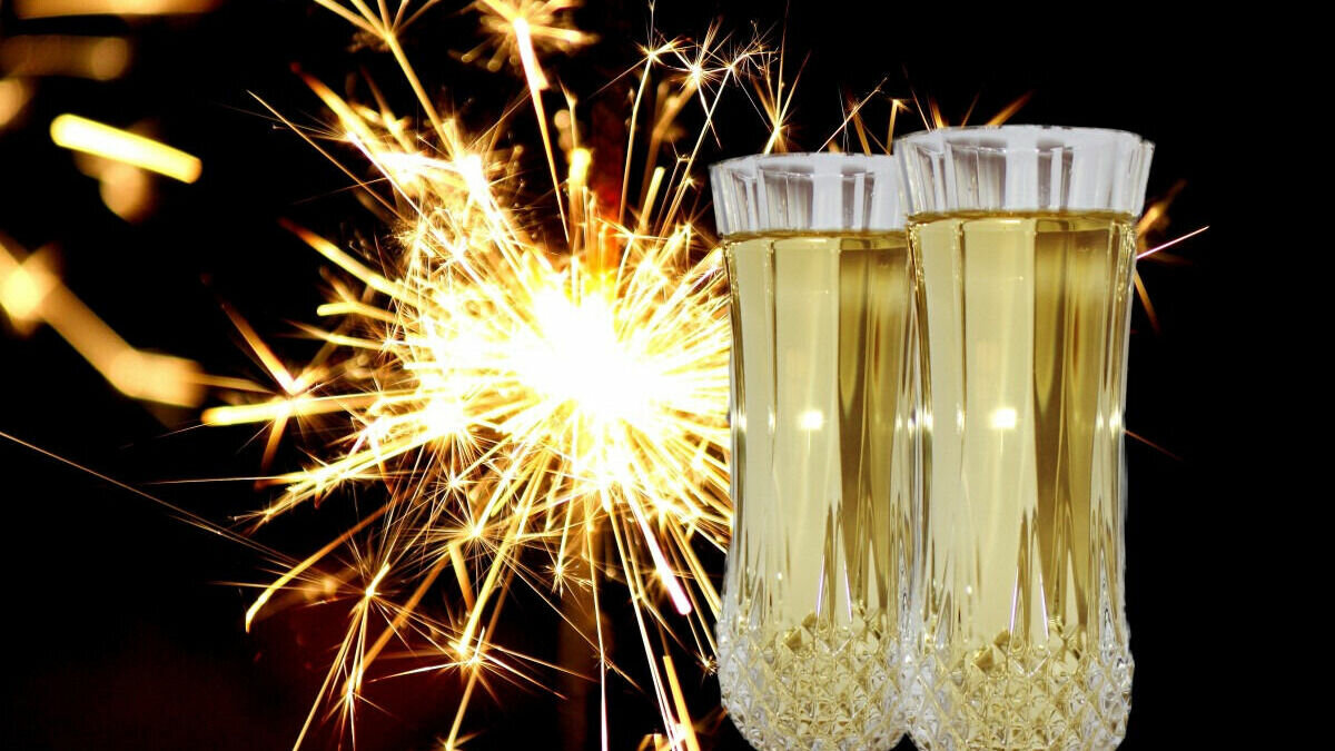     Главный внештатный специалист по первичной медико-санитарной помощи департамента здравоохранения Москвы Андрей Тяжельников рассказал, что облегчить похмельное состояние после обильного употребления спиртного на новогоднем корпоративе поможет чай с имбирем.