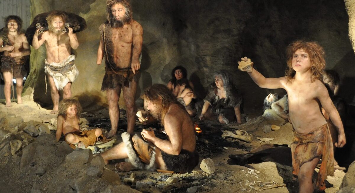 Первобытные люди научились сшивать шкуры вместе.