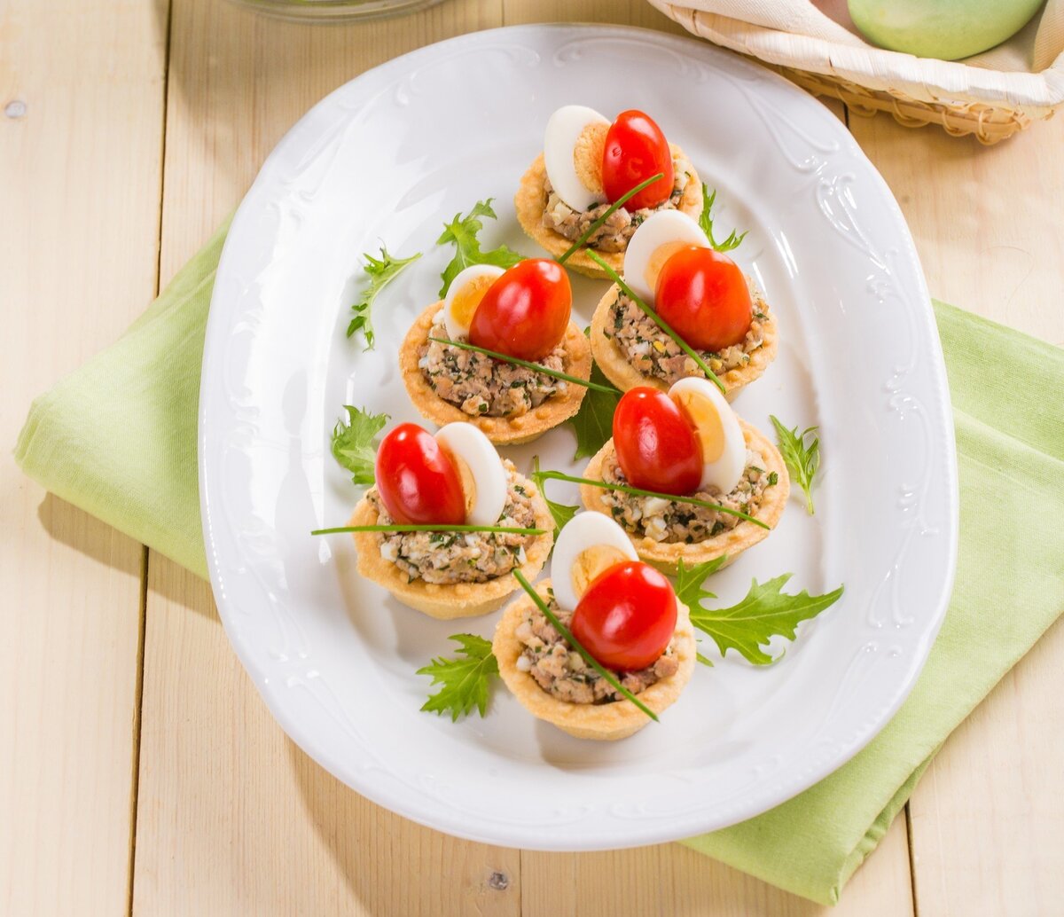 Начинка для тарталеток с сыром и чесноком с яйцом (закуска на праздничный стол за 10 минут)