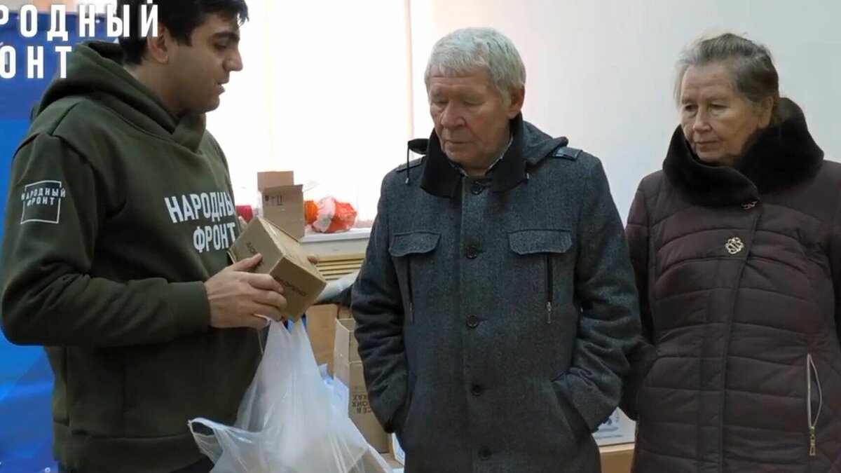     В рамках проекта ОНФ «Все для победы» пенсионеры передали для мобилизованных из Удмуртии рации, продукты и теплые вещи.