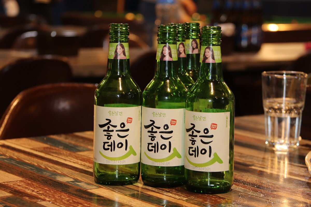 Soju напиток. Соджу КНДР. Соджу корейская. Что такое соджу в Корее.