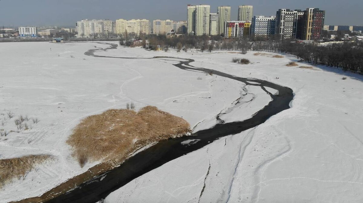 В Алмате много мест куда хочется сходить. Очень жаль, что не получается из за того что каша под ногами иногда моросит то дождь то снег, то жутко холодно.