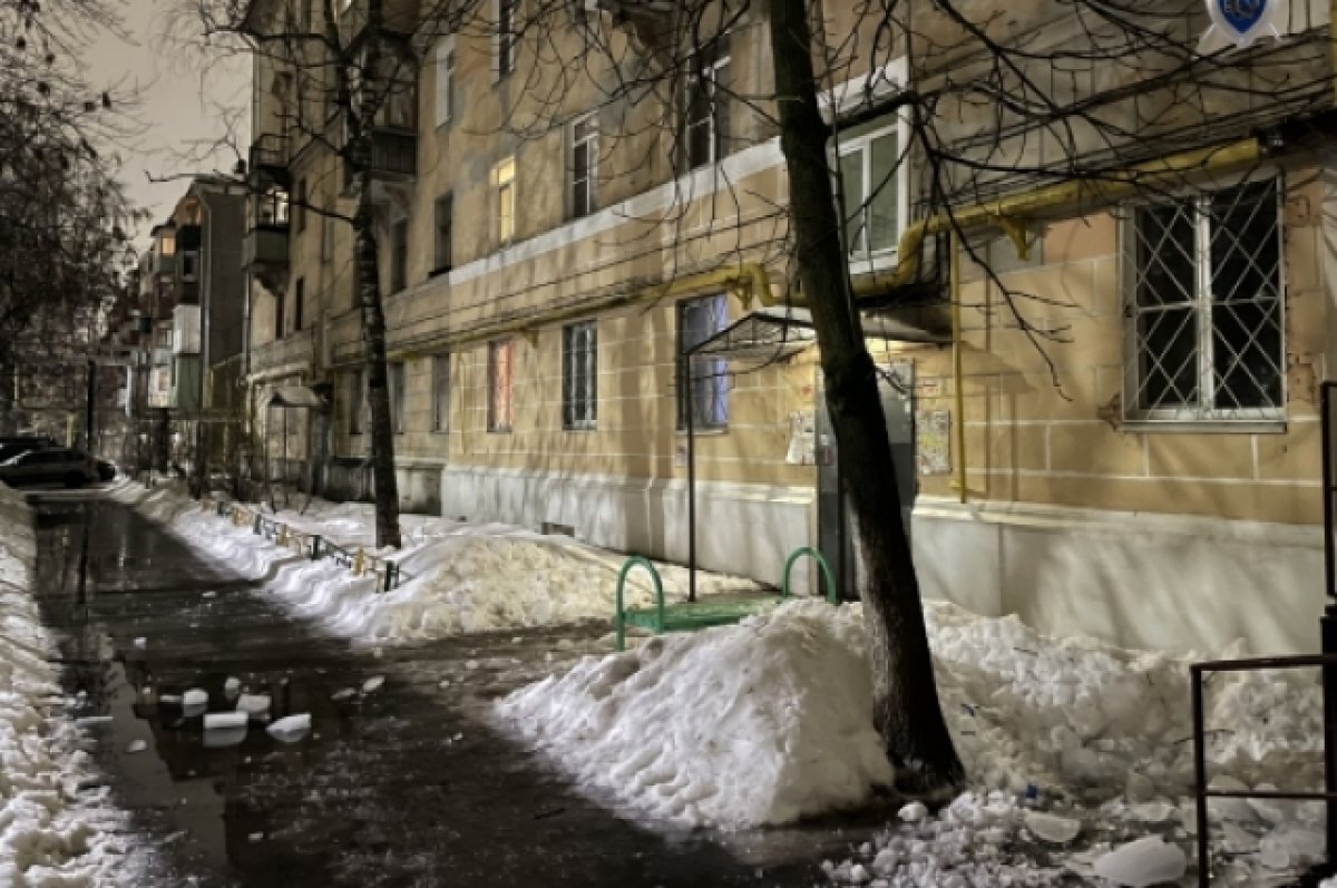    Двухлетний ребенок получил перелом из-за схода наледи в Нижнем Новгороде
