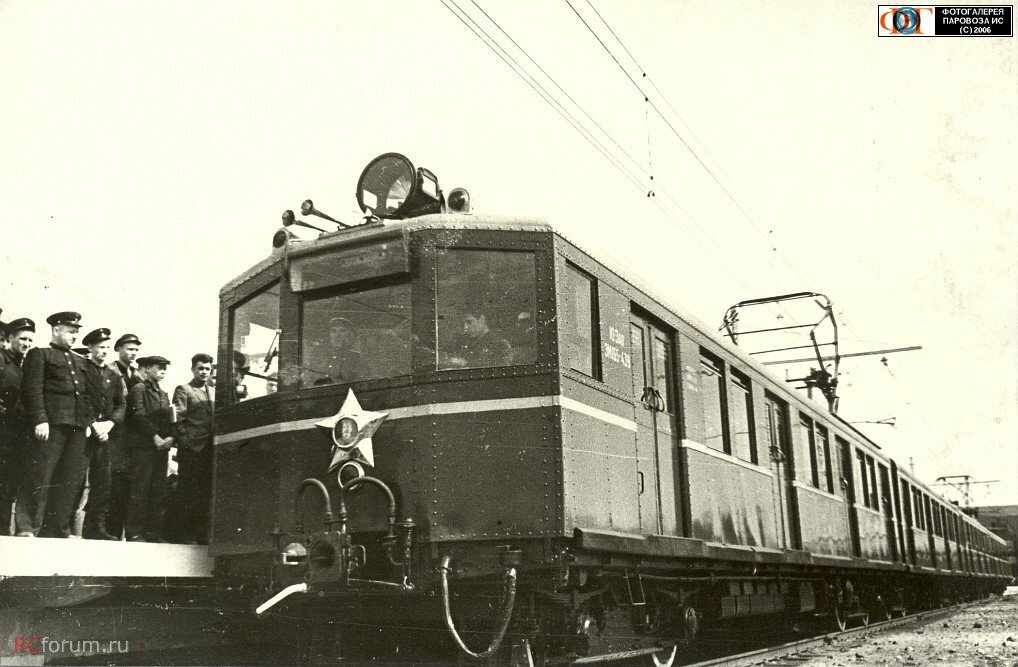 Электропоезд ЭМ165-439 Киев-Боярка на станции Киев-Пасс. 28 апреля 1951 г.