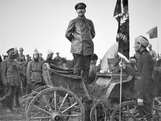 М.И. Калинин выступает перед красноармейцами 1-й Конной армии РККА. 1919 г.