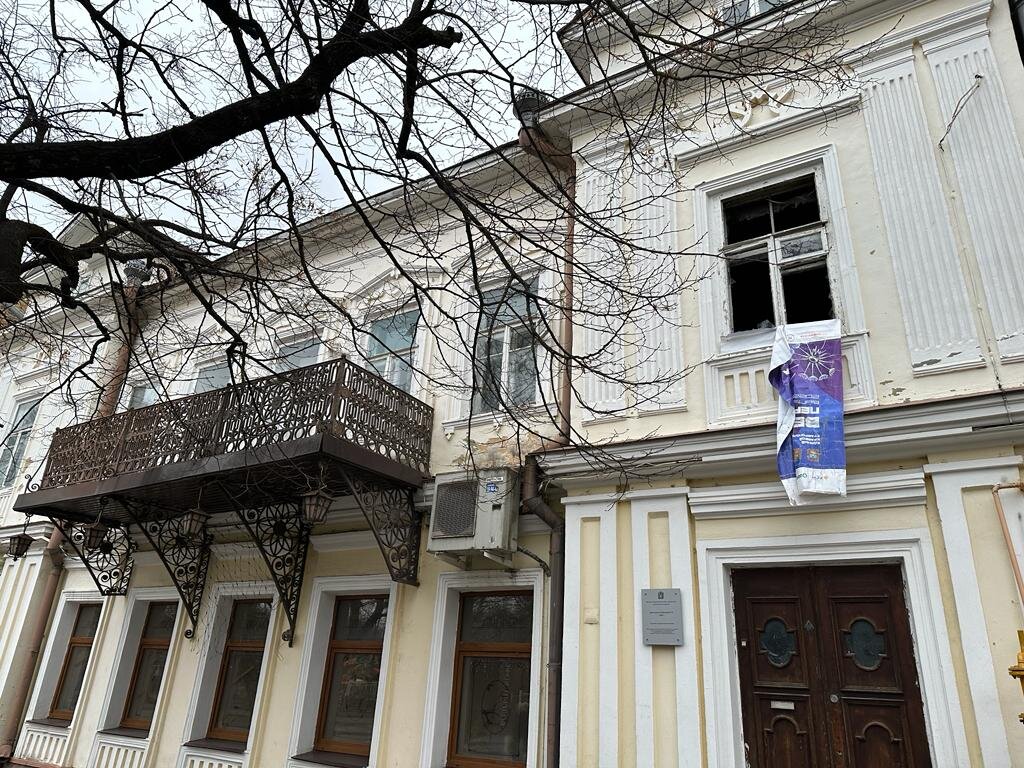 Памятник архитектуры - дом купца Алафузова на проспекте Октябрьской революции в Ставрополе. Фото автора.