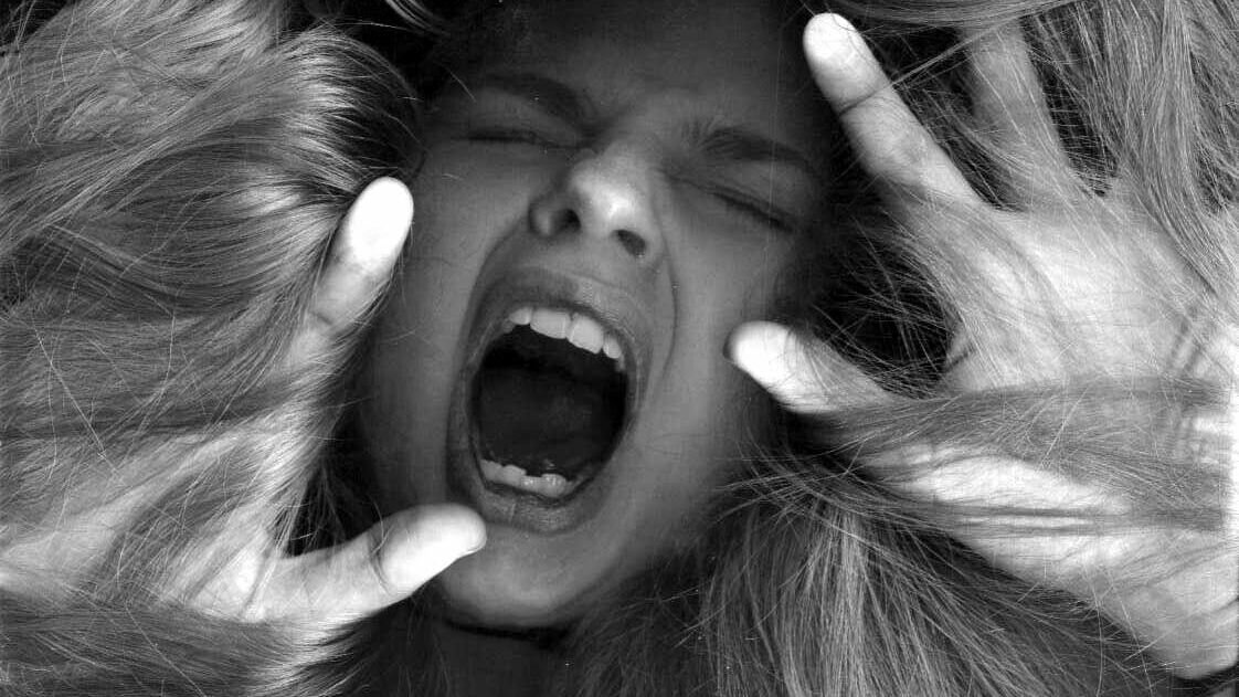     Недавно произошла очередная история с девушкой из Дагестана, Элиной Ухмановой, которая заявила о насилии со стороны родителей, похищении ее неизвестными и «лечении» в сомнительном реабилитационном центре. По словам правозащитников, она подвергалась насилию, в том числе и физическому.