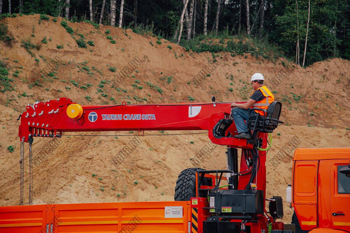 КамАЗ 43118 бортовой с КМУ TAURUS 087А