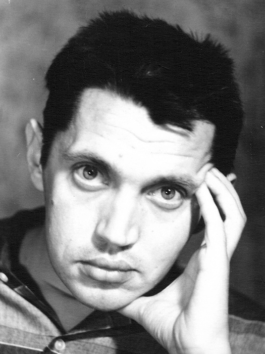 Роберт Рождественский