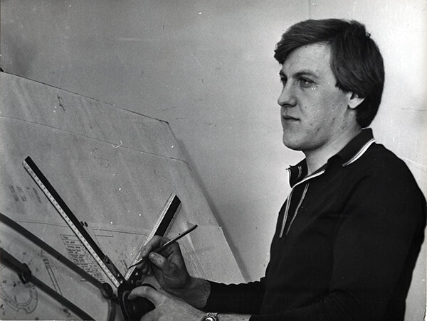 Конструктор ОГК Харьковского Велозавода Ю. Карецкий. 1985 год. Фото из коллекции Веломузея Андрея Мятиева.