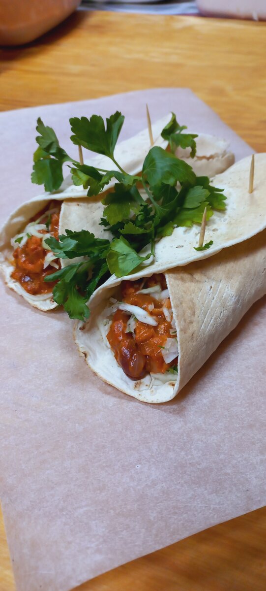 Фотографии мои. С работы). Сейчас пробуем разные рецепты, для запуска нового продукта.