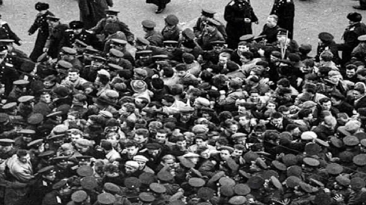 русский бунт в грозном в 1958. русский бунт в грозном в 1958. русский бунт в грозном в 1958. массовые беспорядки в грозном в 1958 году. русский бунт в грозном в 1958.