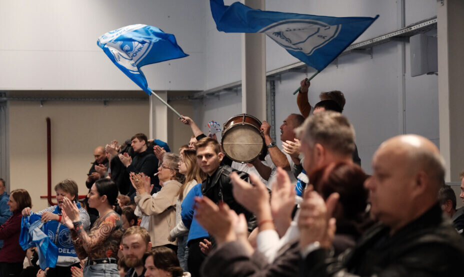    Болельщики добрались из Новороссийска в Абрау-Дюрсо. Фото: пресс-служба «Черноморочки»