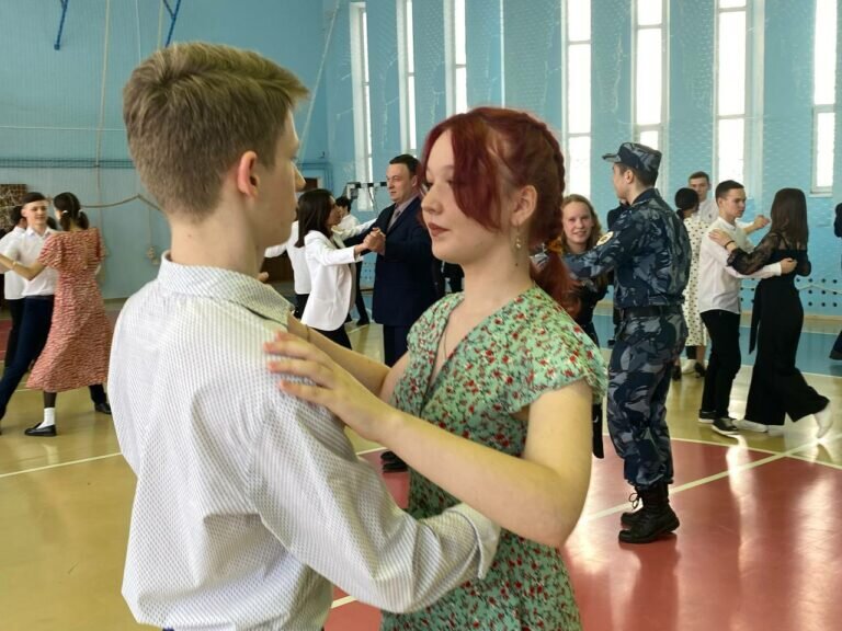    Оренбуржцы станцевали «Случайный вальс» в честь 80-летия победы в Сталинградской битве Кристина Просвиркина