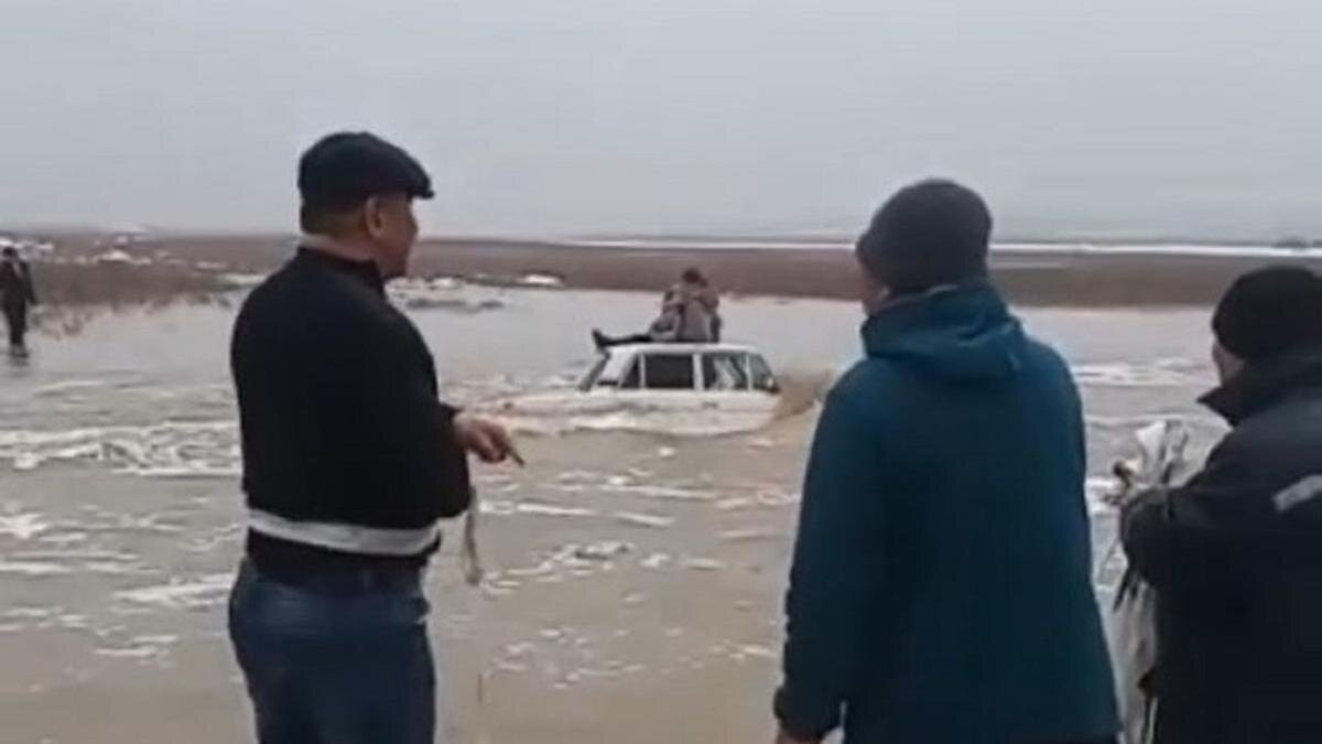    Спасение людей в Туркестанской области:instagram.com/turkistan_oblysy
