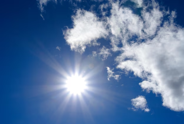 Источник: https://img.freepik.com/premium-photo/bright-sun_522472-11872.jpg