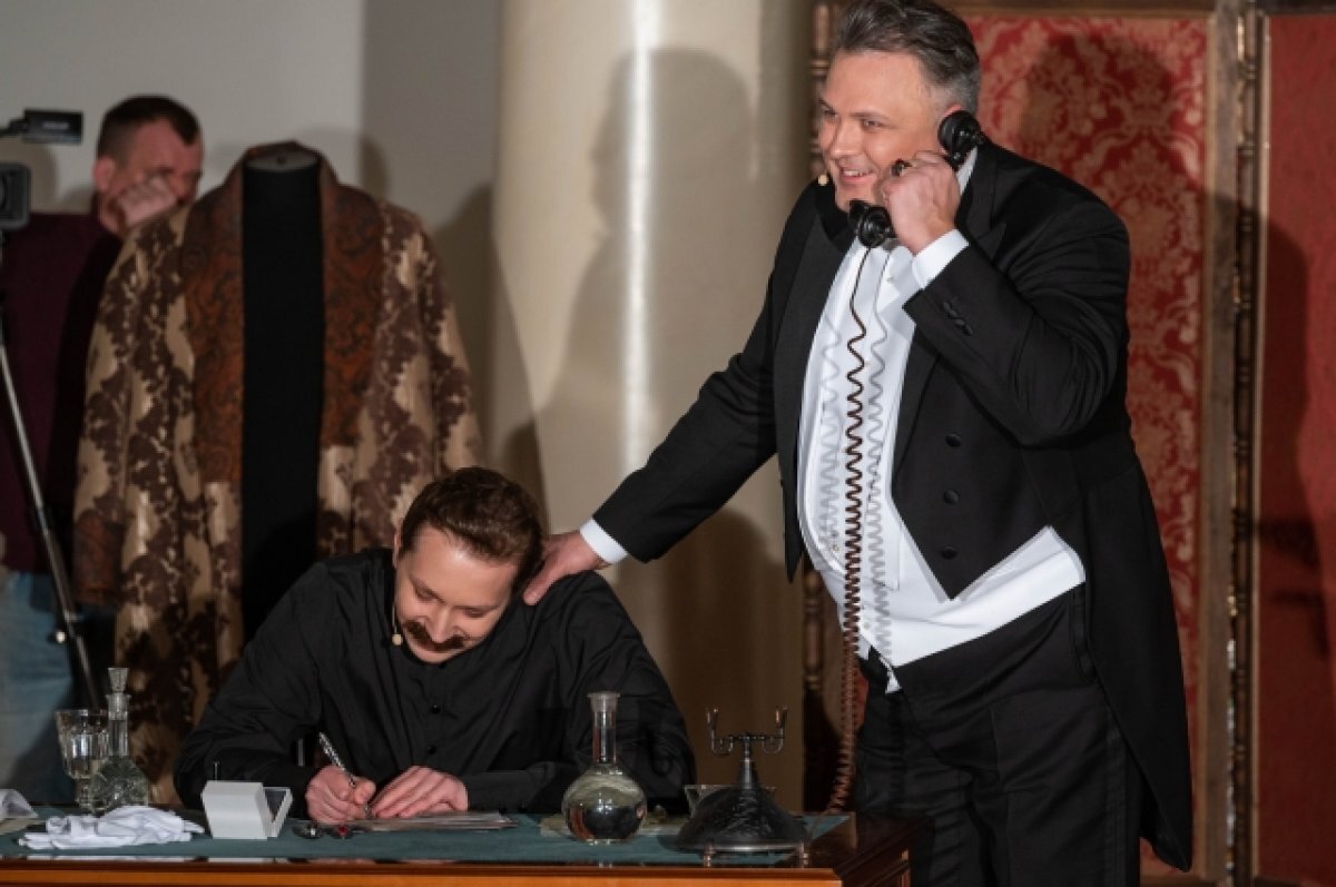    Великого певца сыграл заслуженный артист Татарстана Алексей Тихомиров. В роли Горького - артист Казанского театра им. Качалова Иван Крушин.