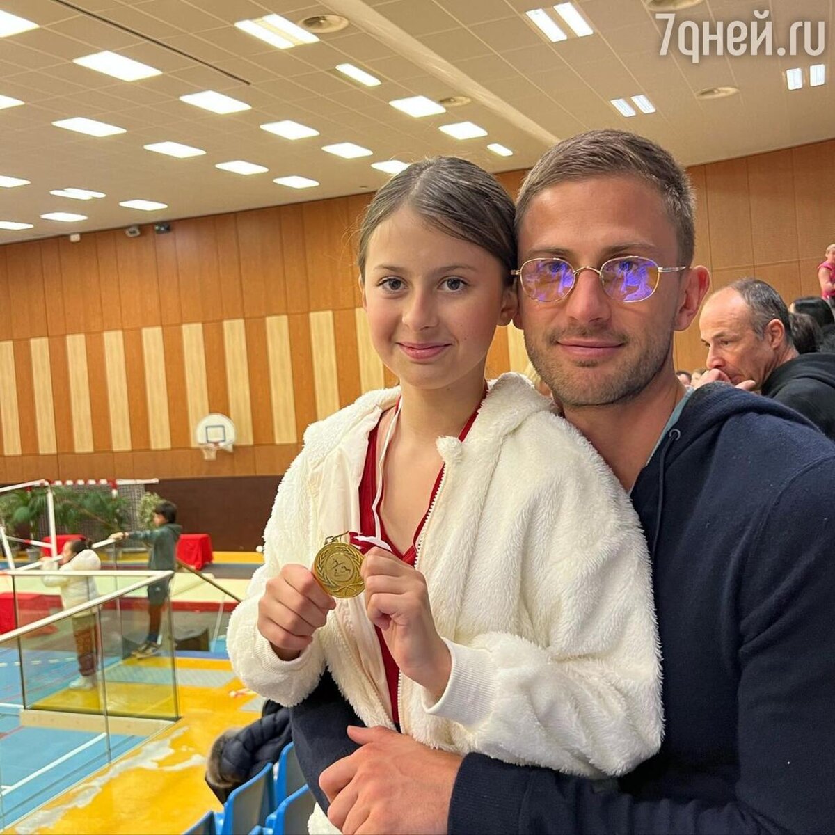    Алекс Смерфит с дочкой Социальные сети