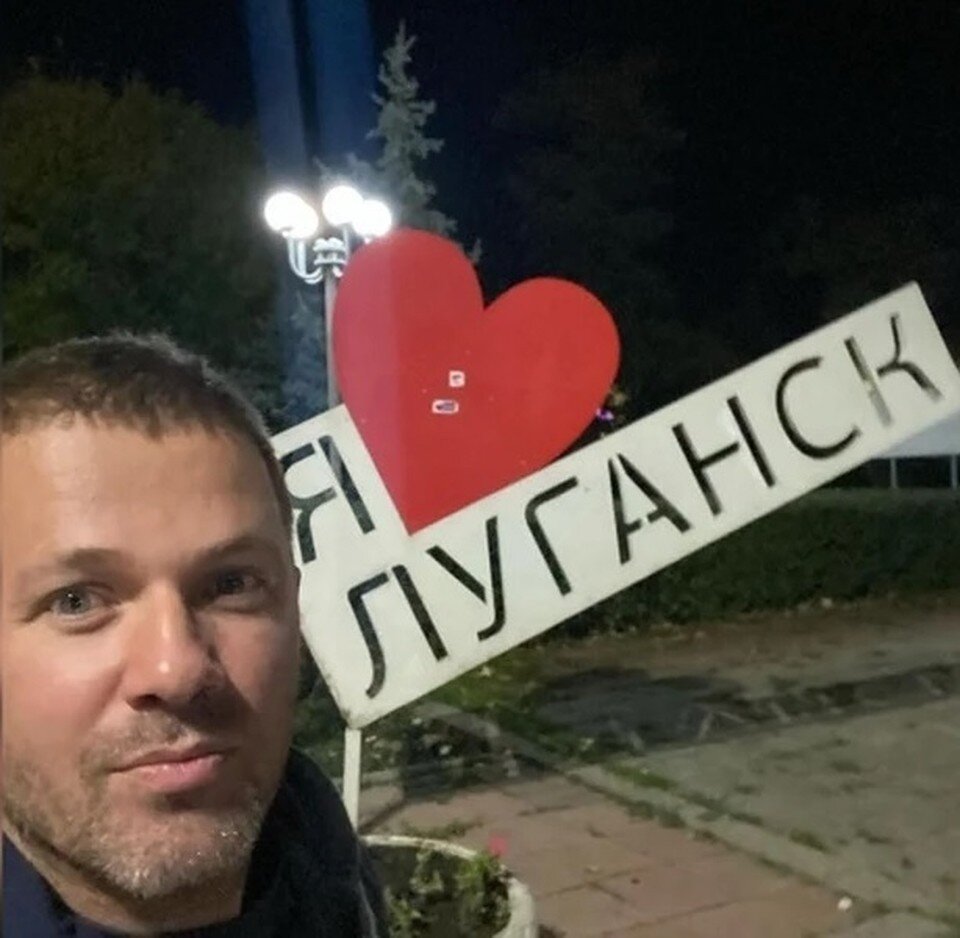     Хирург ездит не только работать, но и отвозит гуманитарные грузы.