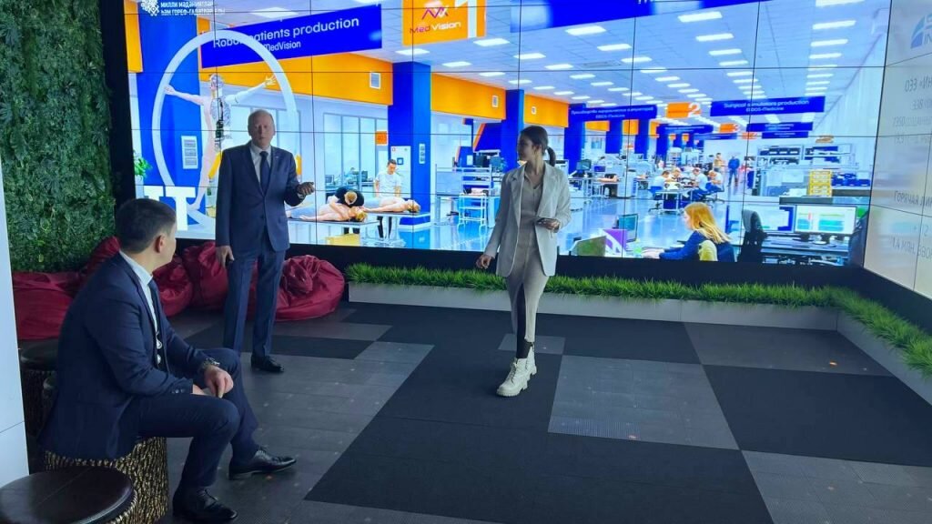 Для официального гостя из Гагаузии была проведена мультимедийная презентация инвестиционного потенциала Республики Татарстан. Также в ходе встреч Виктора Петрова с рядом уполномоченных лиц были обсуждены вопросы развития экономического партнерства между Татарстаном и Гагаузией и реализация совместных инициатив в сфере инвестиций.  