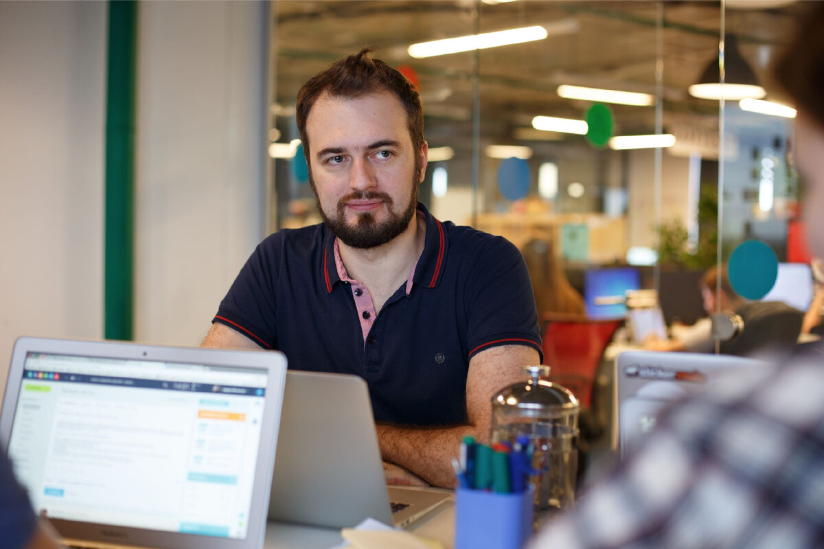 Евгений Кобзев был первым разработчиком и менеджером проекта Эльба. Пять лет проработал в Контуре. Последний год занимался Диадоком.