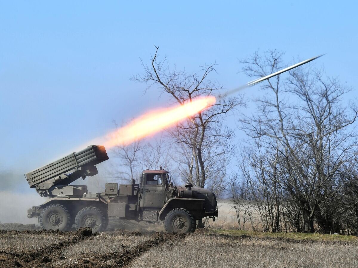    Боевая стрельба из реактивной системы залпового огня "Торнадо-Г" Вооруженных сил России по целям в южном секторе СВО© РИА Новости